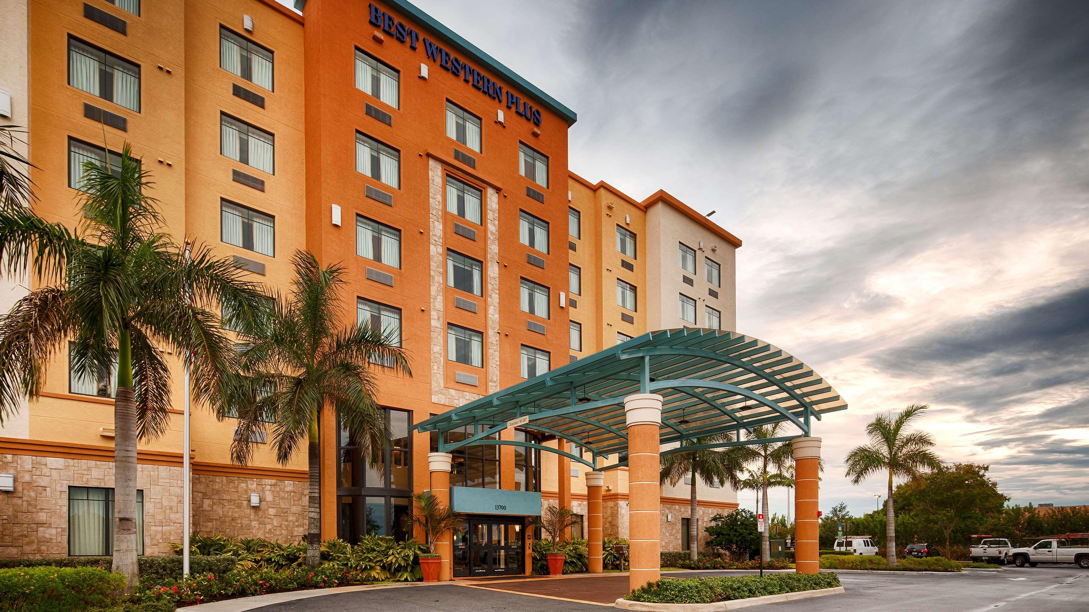 Country Walk Best Western Plus Miami Executive Airport Hotel And Suites מראה חיצוני תמונה